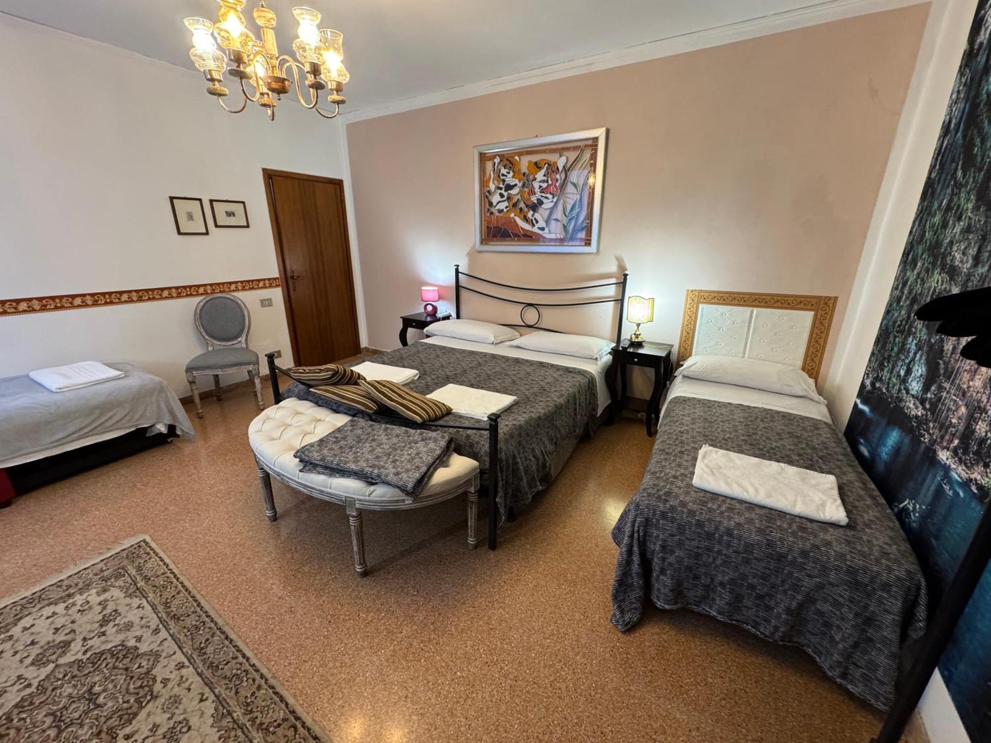 Lions Venice Guest House Extérieur photo